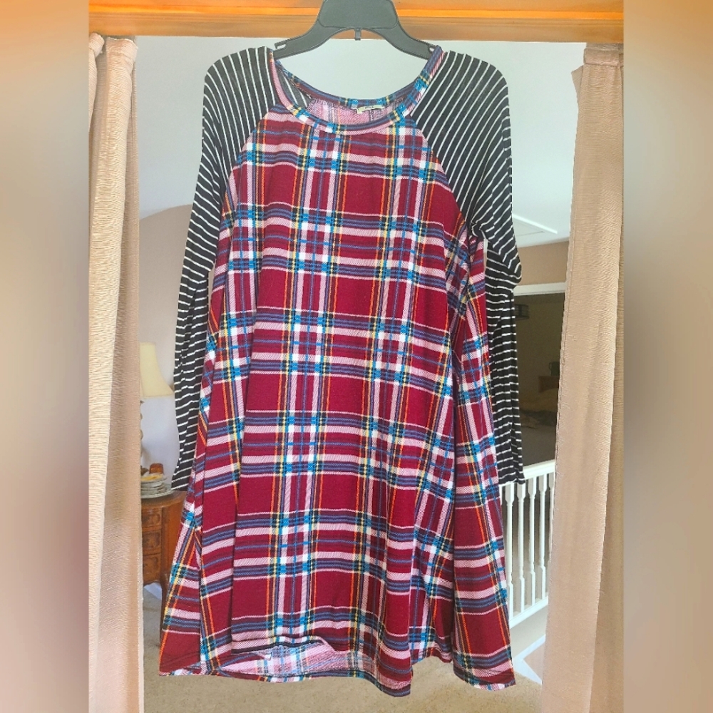 Cute multi color long sleeve tunic by Egy